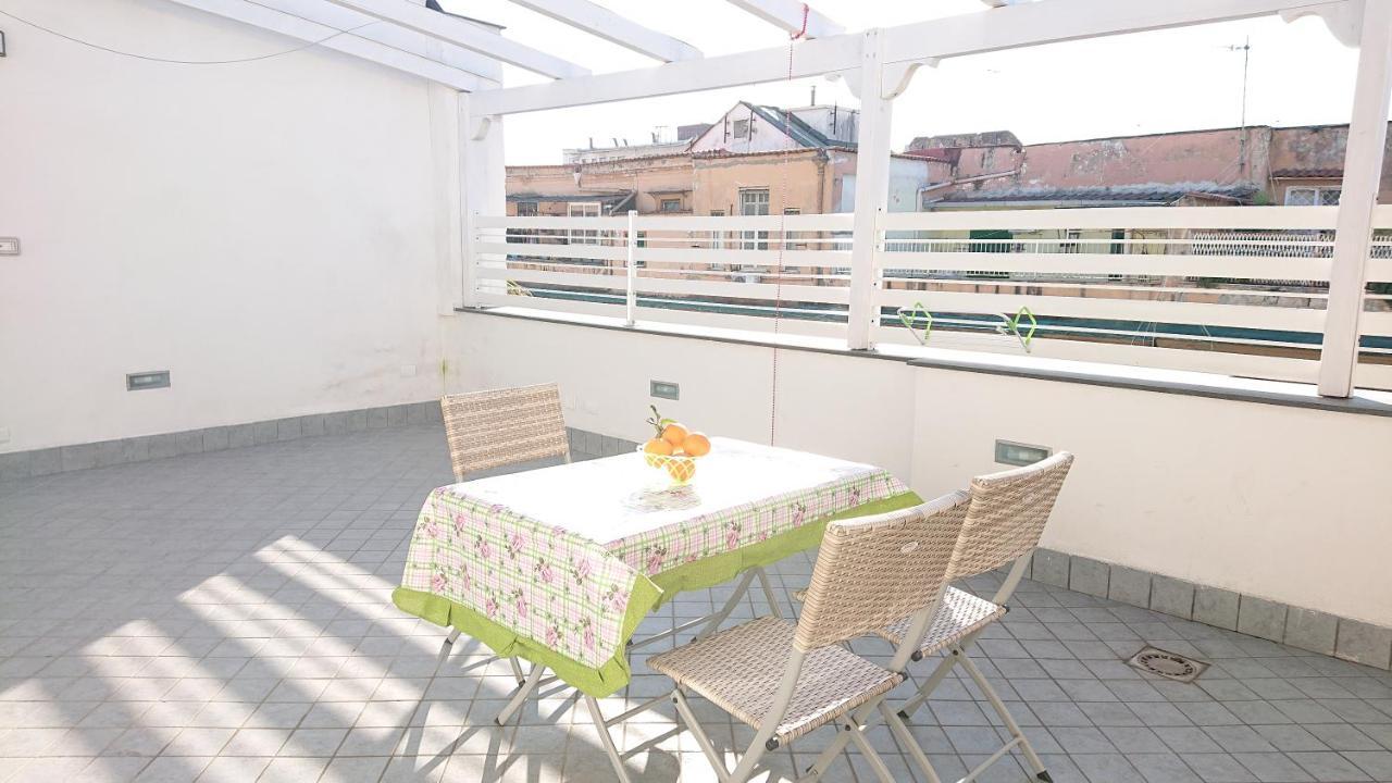 Sky-Terrace In Central Station, 3 Bedrooms Naples Luaran gambar